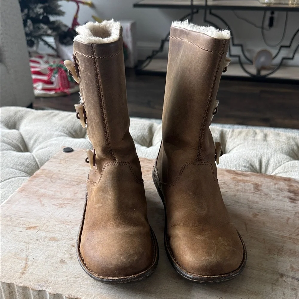 UGG Women's Tan‎ Leather Winter Boots